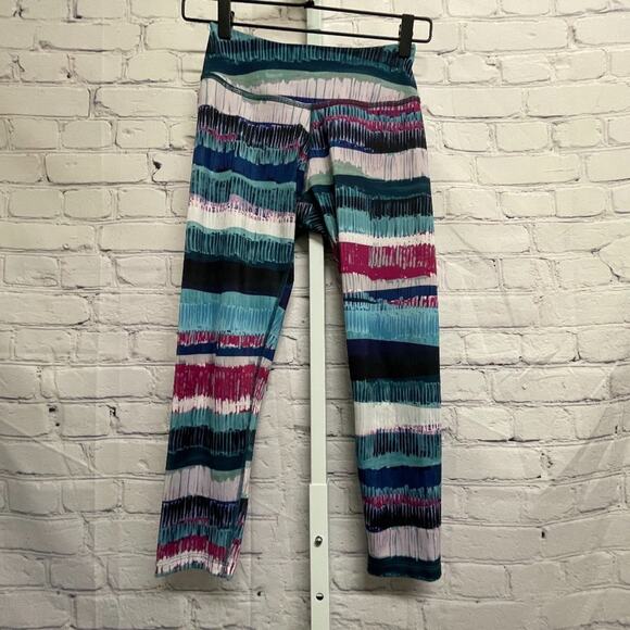 BEYOND YOGA - Rainbow Stripe Cropped Leggings